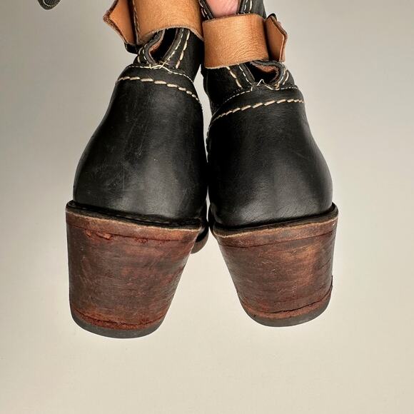 Frye Carmen Shortie Pull On Buckle Wood Heel Round Toe Black Ankle Boots 8.5 - Picture 6 of 8